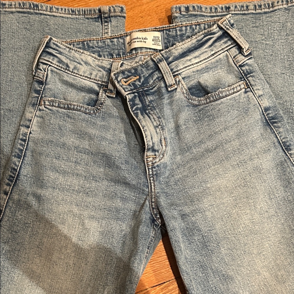 Girls Abercrombie kids jeans light wash